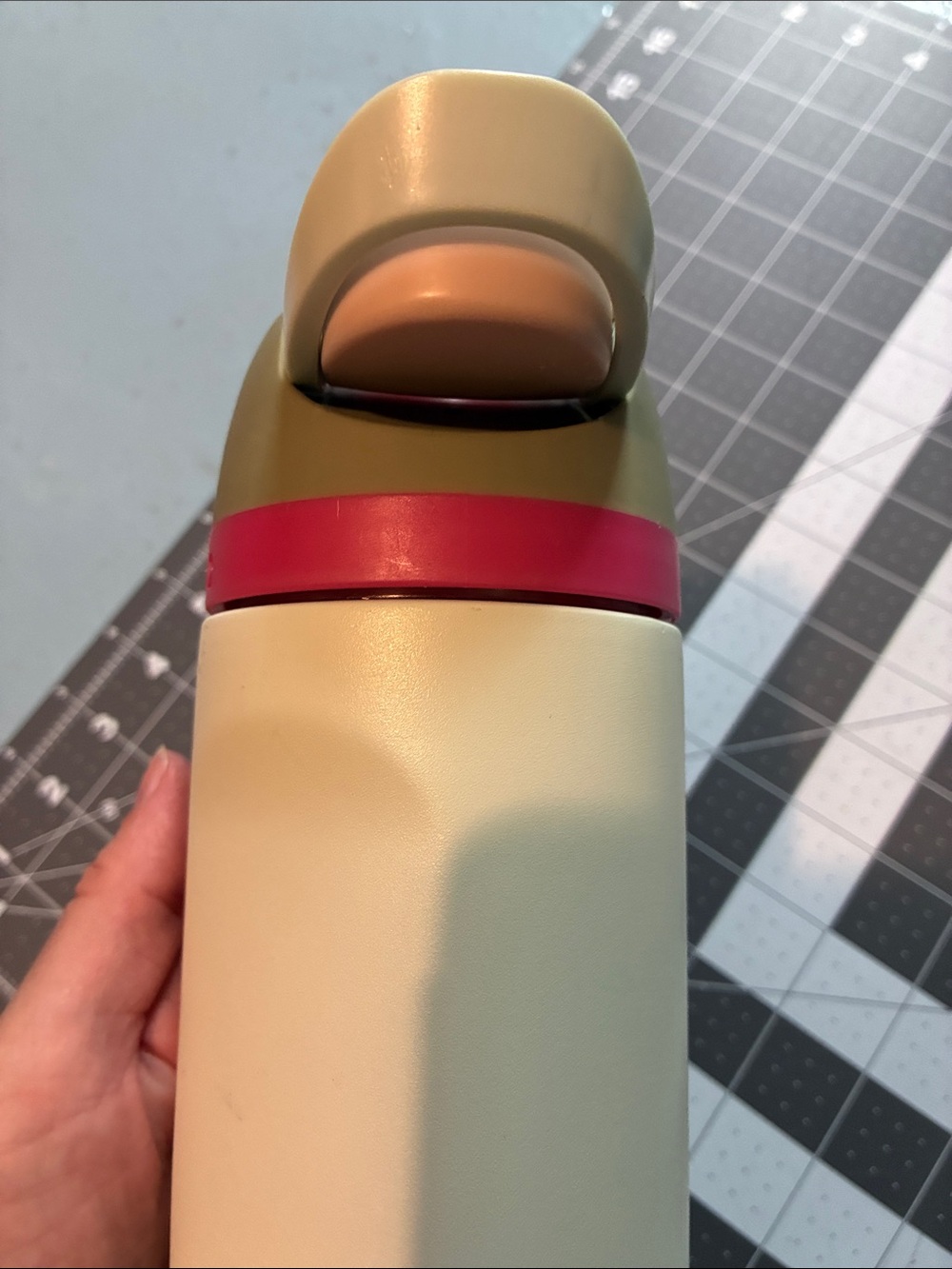 Owalo green & Pink Insulated Travel Bottle - Picture 13 of 13